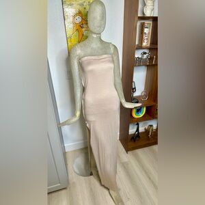 Kaelen Women’s Cream Strapless Maxi Dress. Size Small
